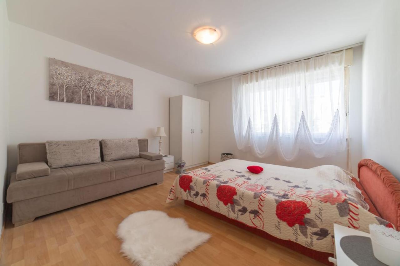 Strawberry Daire Split Dış mekan fotoğraf